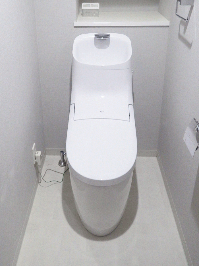 流線的で広くて深い手洗鉢が飛沫を抑えてきれいに 目黒区O様邸 流線的で広くて深い手洗鉢が飛沫を抑えてきれいに 目黒区O様邸